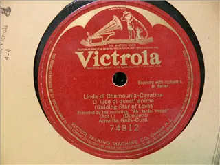 small_victrola 74812.webp